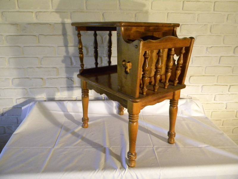 lot 71 image: Ethan Allen Side Table