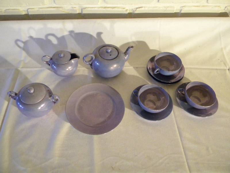 lot 75 image: Porcelain Tea Set