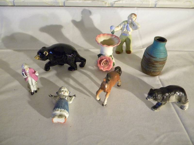lot 77 image: Lot of Figurines