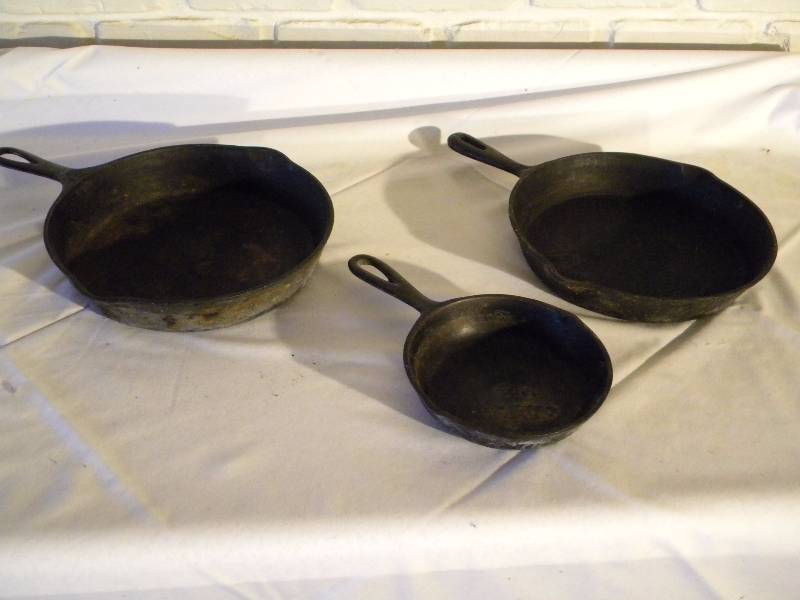 lot 80 image: Griswold Skillet Lot