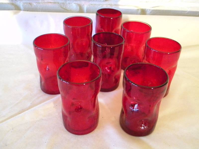 lot 82 image: Vintage Red Tumblers set of 8