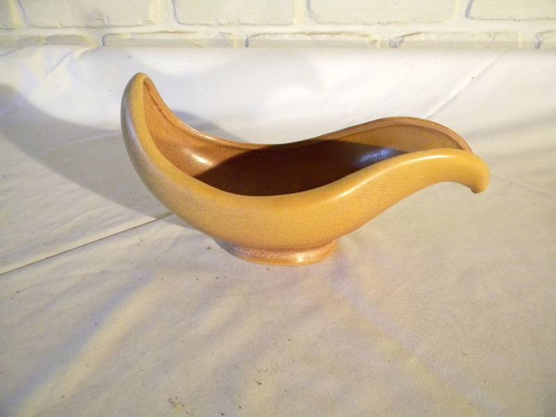 lot 84 image: Vintage Red Wing Pottery