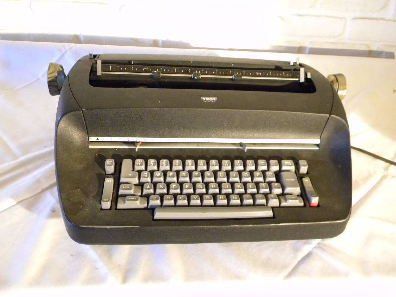lot 89 image: IBM Selectric Typewriter