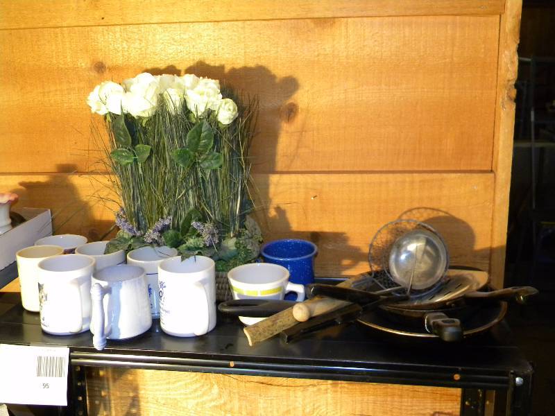 lot 95 image: Misc Lot of Kitchenware