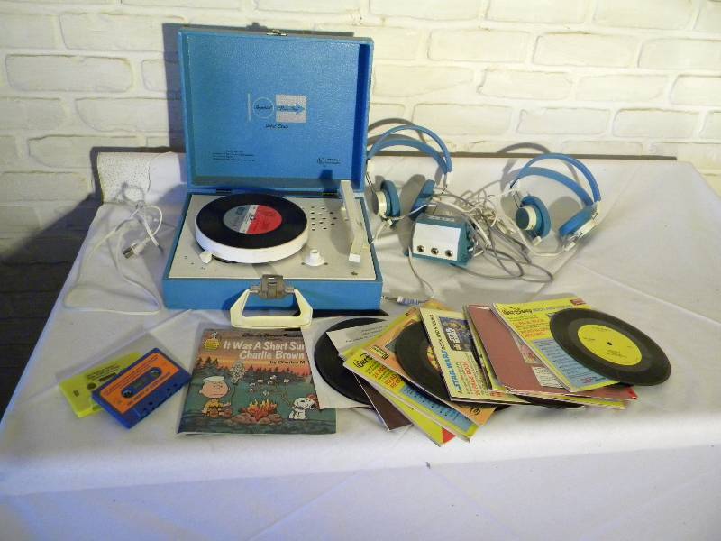 lot 101 image: Imperial Party Time Vintage Record Player
