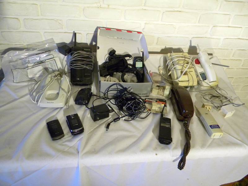 lot 102 image: Lot of Telephones