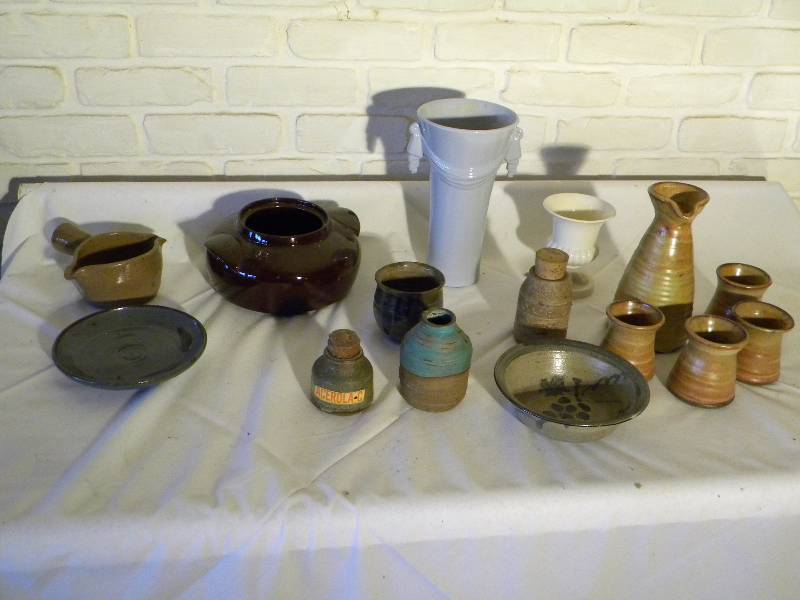 lot 103 image: Pottery Lot