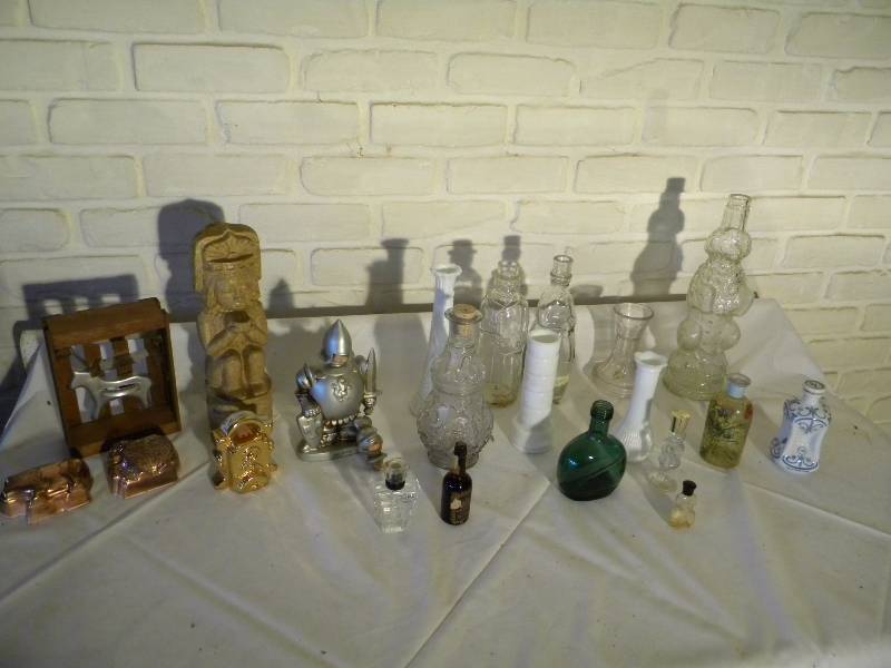 lot 106 image: Vintage Lot of Vases