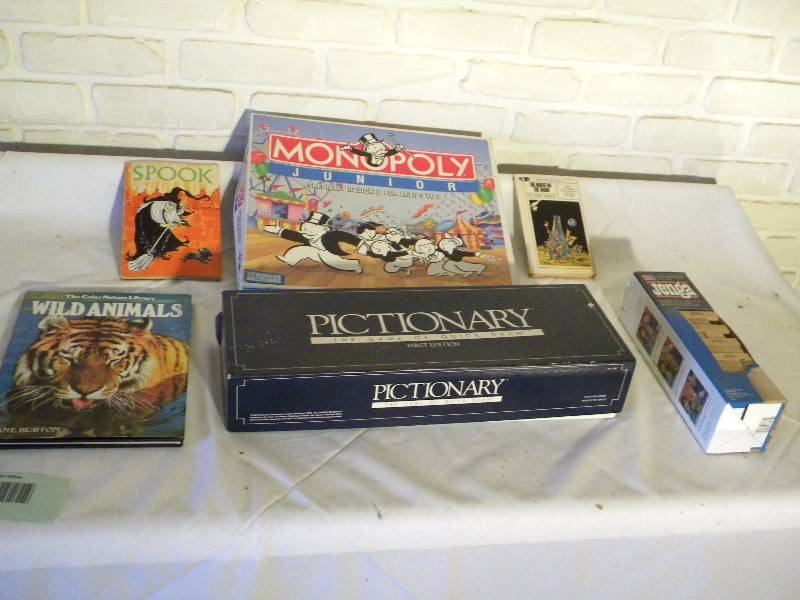 lot 108 image: Lot of Games and Books