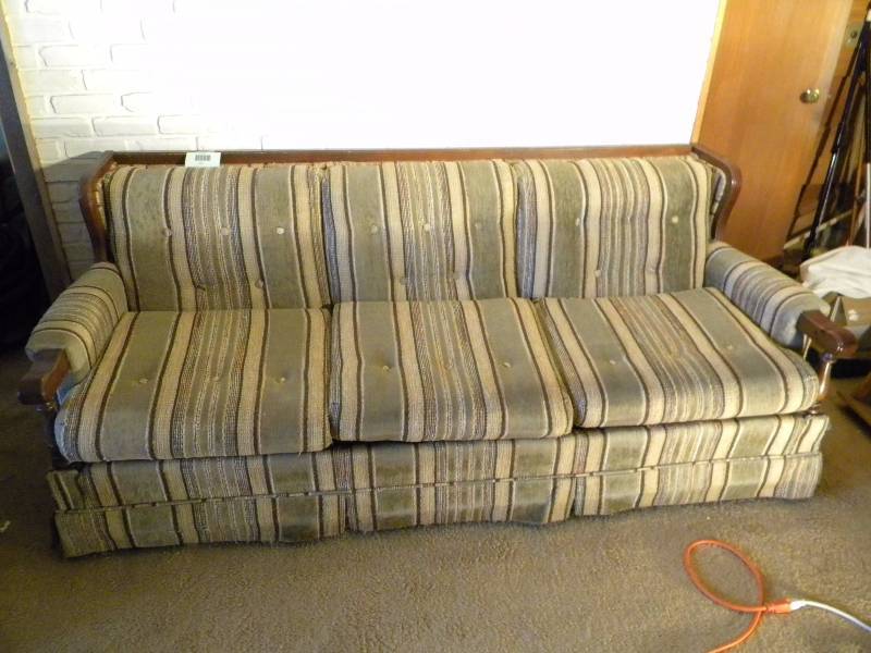 lot 112 image: Daytons Vintage Sofa