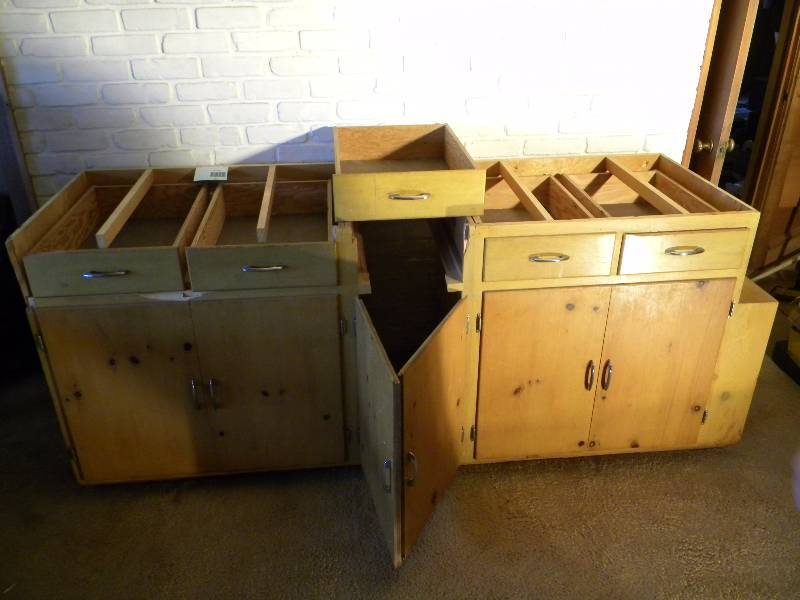 lot 113 image: Set of Two Cabinets
