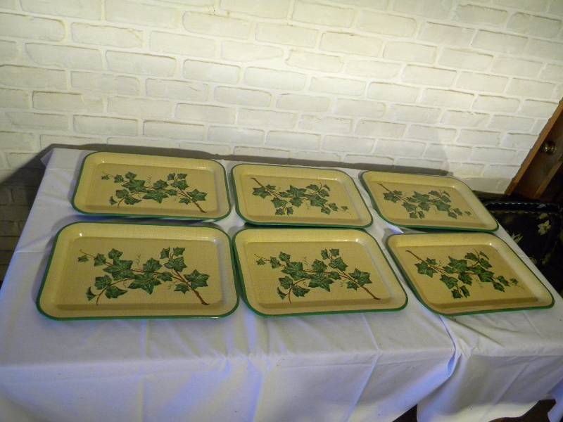 lot 117 image: Vintage Trays