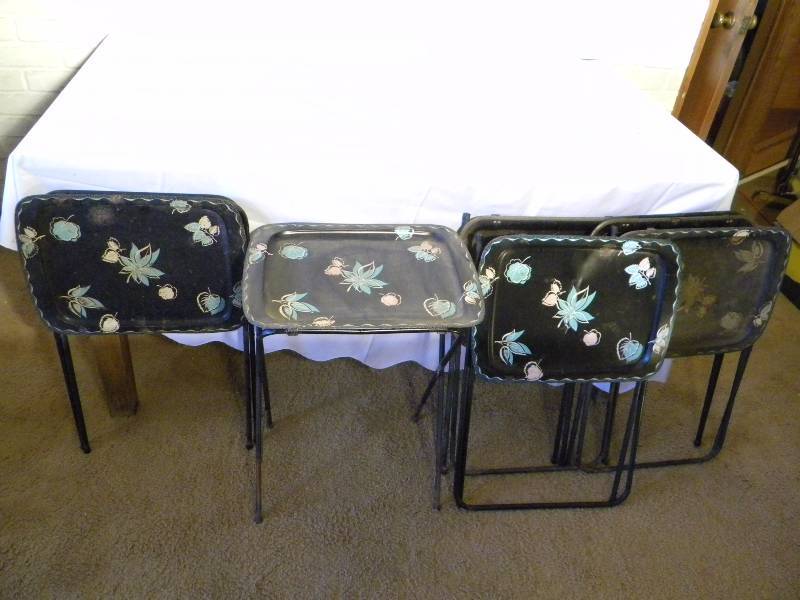 lot 118 image: Vintage TV Trays