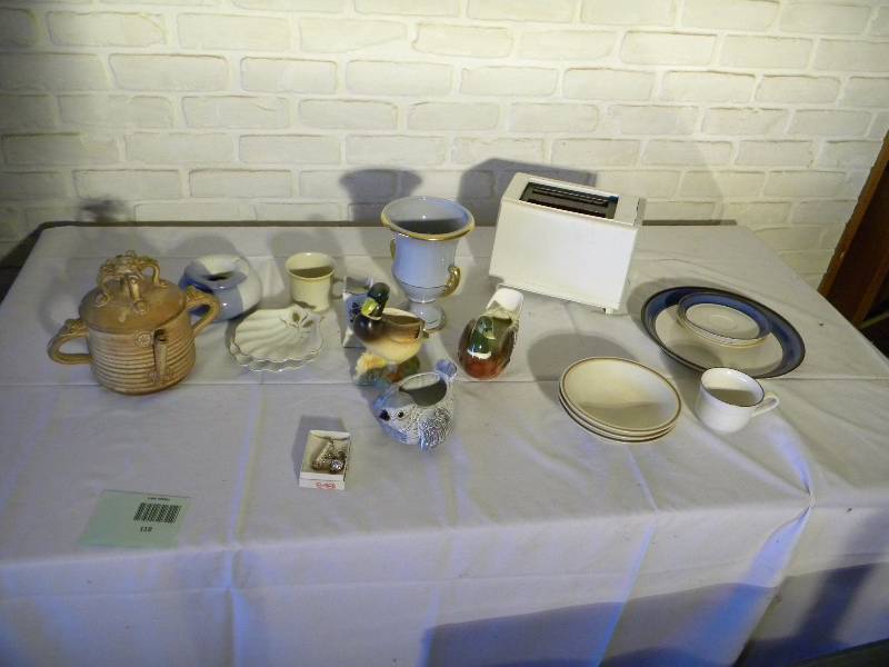 lot 119 image: Vintage Lot of Home Dcor