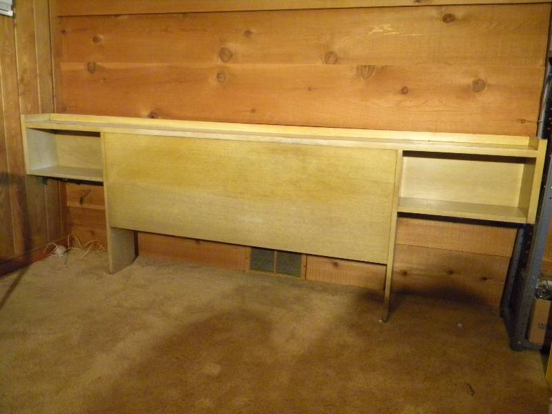 lot 9 image: American of Martinsville Headboard