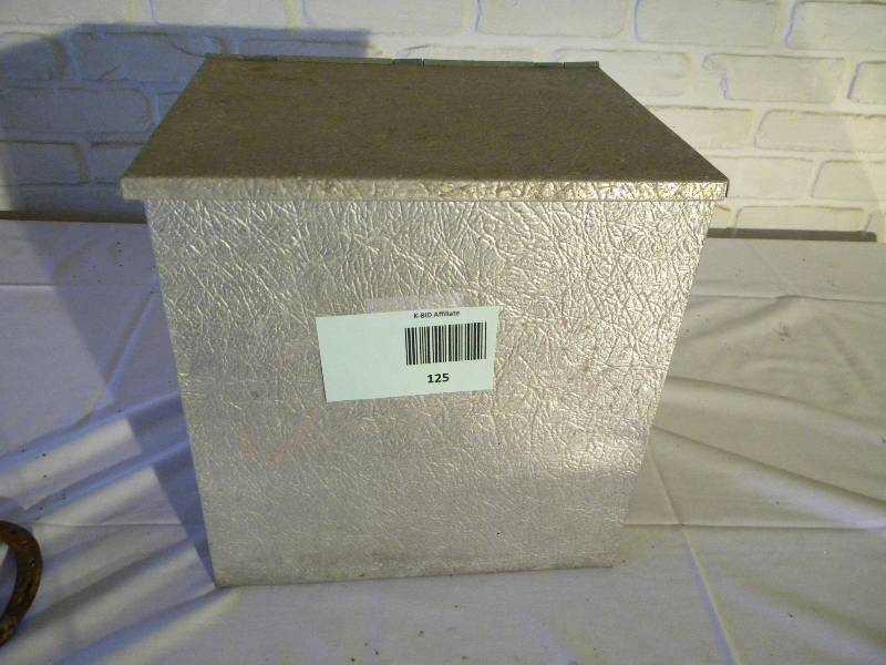 lot 125 image: Vintage Milk Box