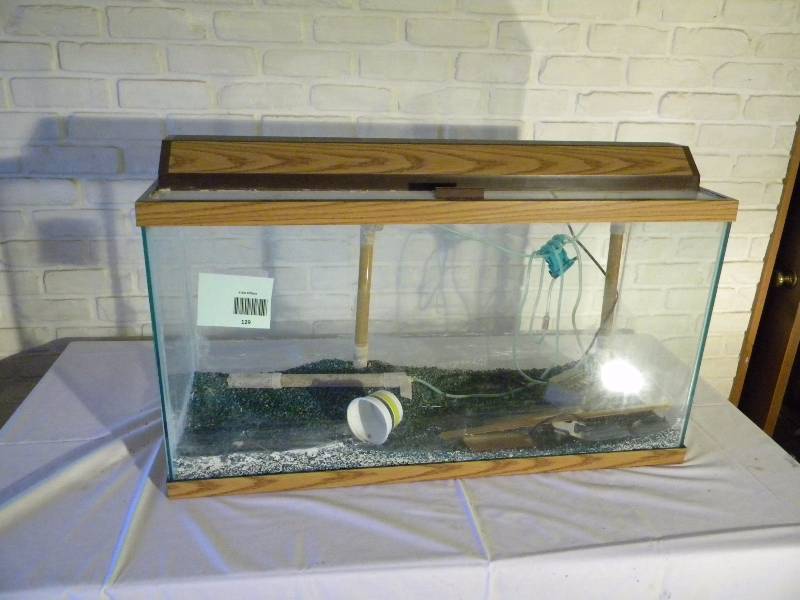 lot 129 image: Fish Aquarium