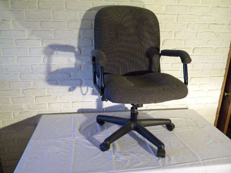 lot 130 image: Office Chair