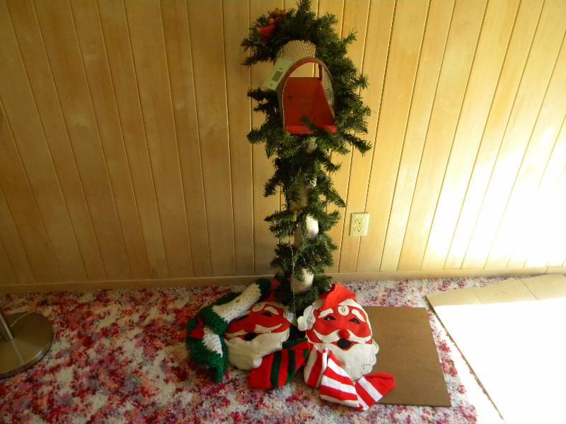 lot 145 image: Christmas Decorations