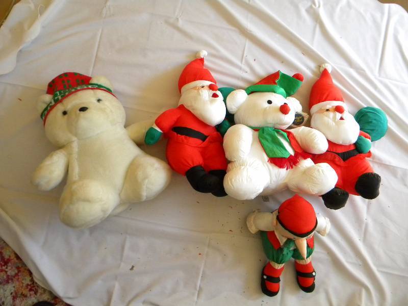 lot 148 image: Christmas Stuffed Toys