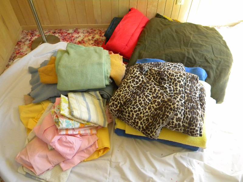 lot 149 image: Vintage Blankets and Linens in Port-A-Crib