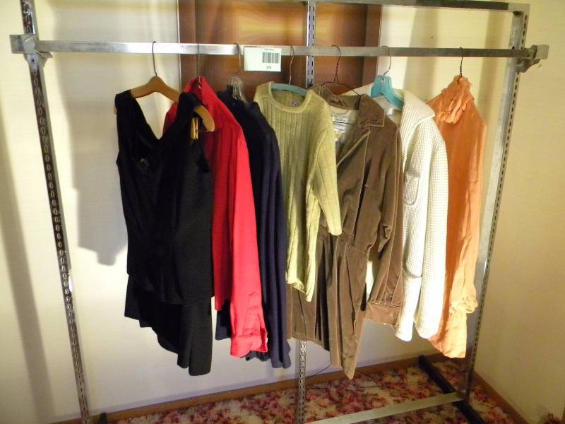 lot 173 image: Vintage Womens Clothing