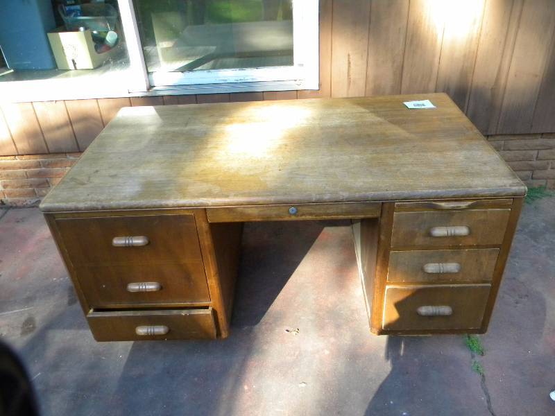 lot 178 image: Wood Desk