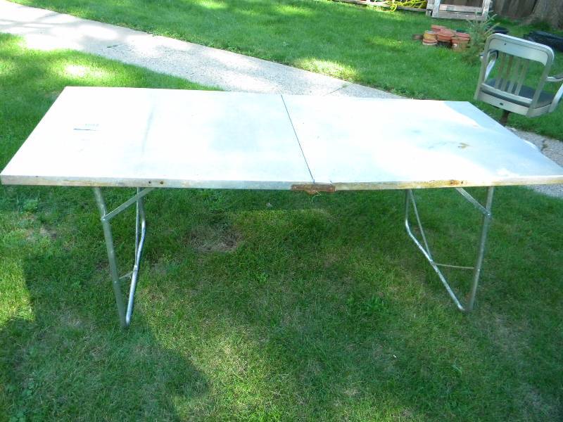lot 180 image: Metal Folding Table