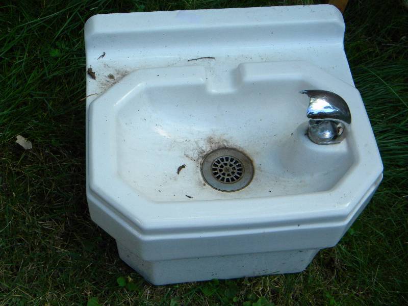 lot 184 image: Drinking Fountain