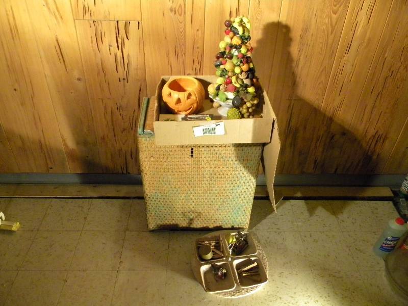 lot 204 image: Misc Household Lot
