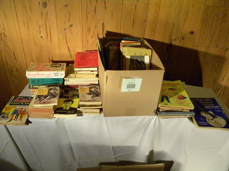 lot 210 image: Vintage Books
