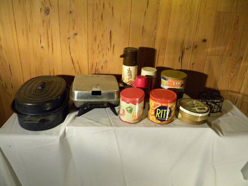 lot 212 image: Vintage Kitchen Lot