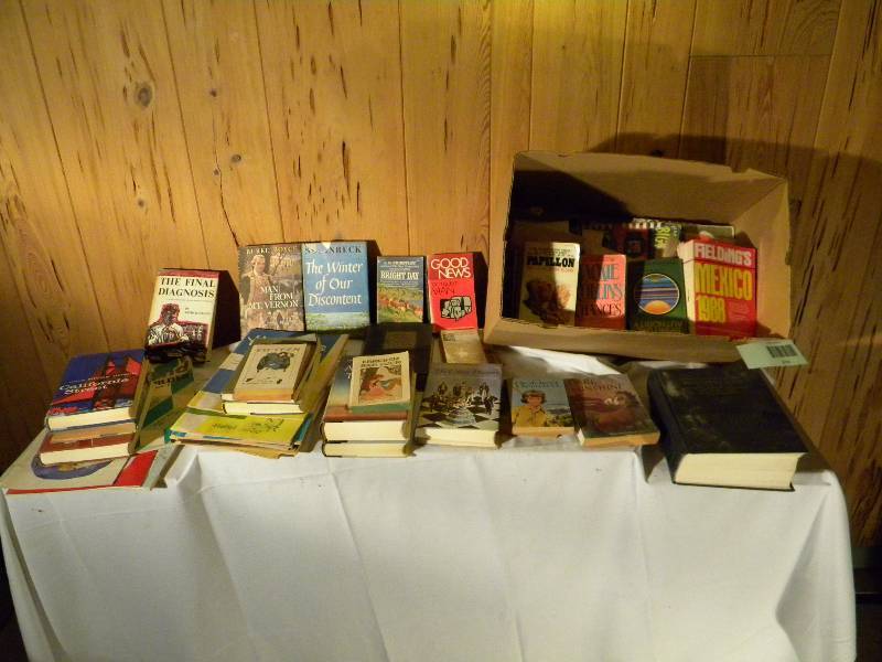lot 213 image: Vintage Books