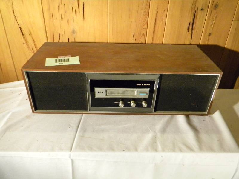 lot 220 image: RCA 8 Track Player