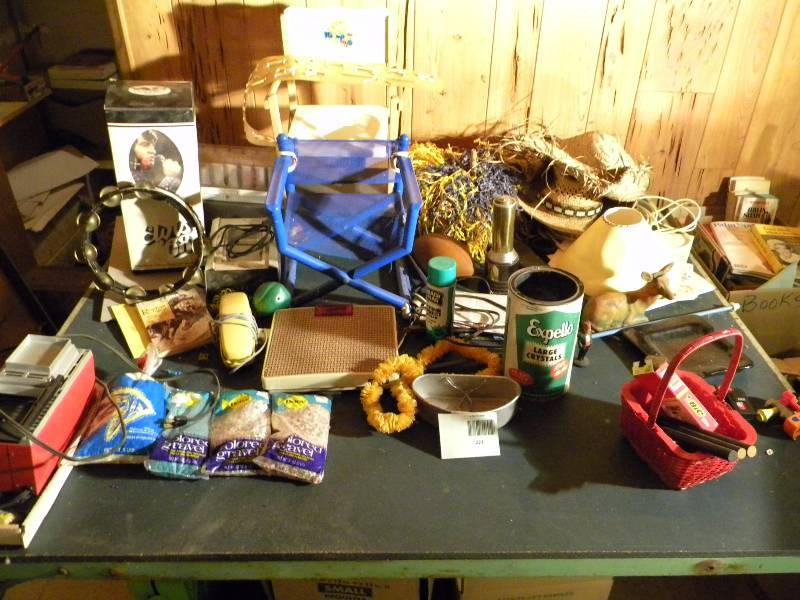 lot 223 image: Misc Lot on Table Top