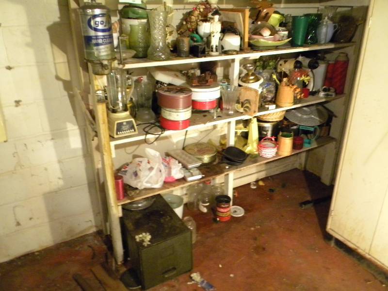 lot 229 image: Lot of Shelf Contents