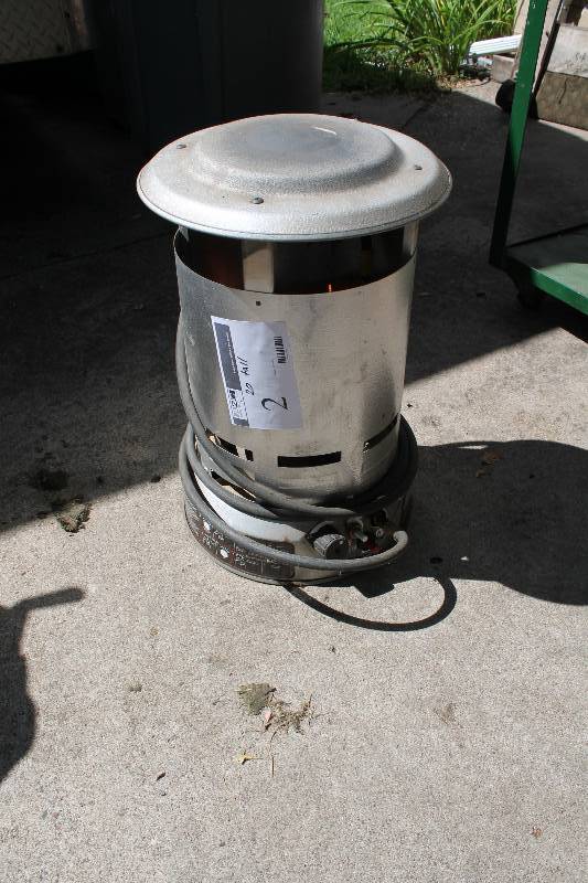 lot 2 image: Coleman 30,000-80,000 BTU Propane Heater wPilot Switch & Hose 20 Height.