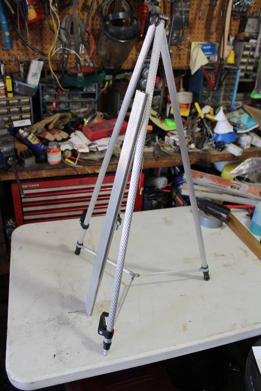 lot 69 image: Lot of (2) Folding Metal Easel Stands.