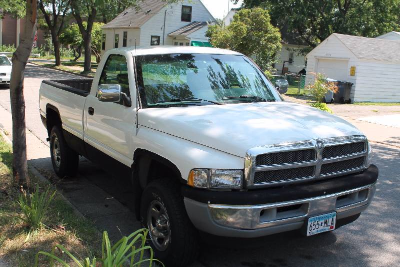 lot 3 image: 1994 Dodge Ram 1500 Truck
