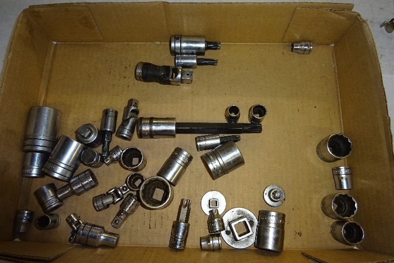 lot 24 image: Mostly Snap On Sockets