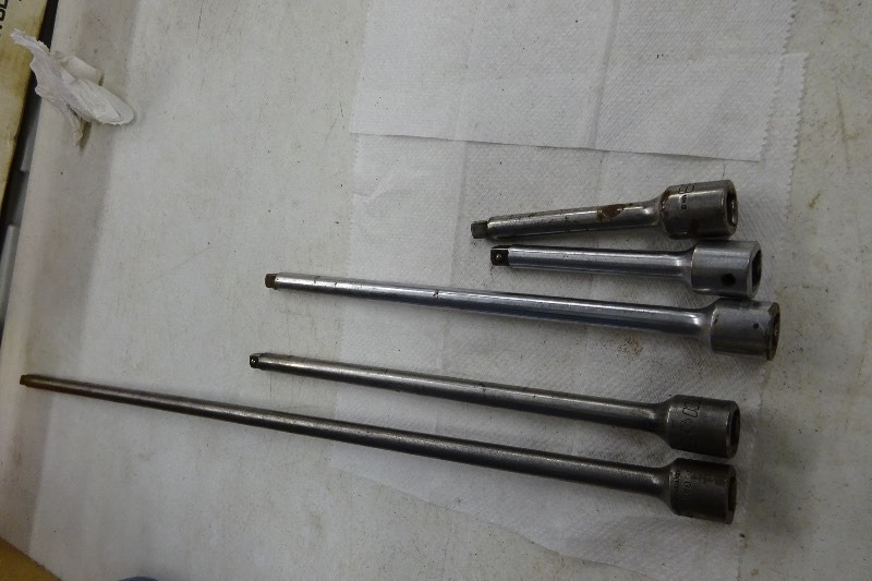 lot 26 image: Snap OnMac 12 Inch 38 Drive Extensions