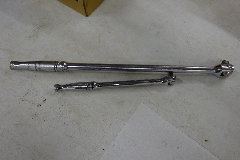 lot 32 image: Snap On Breakers Bars