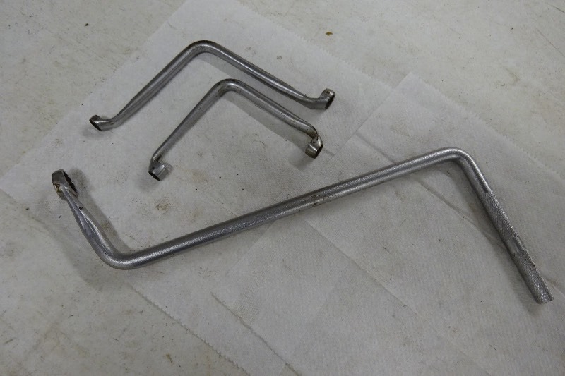 lot 42 image: Snap On Distributor Wrenches