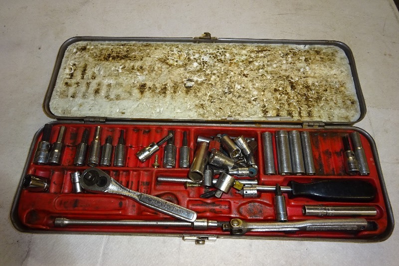 lot 68 image: Craftsman 12 sockets