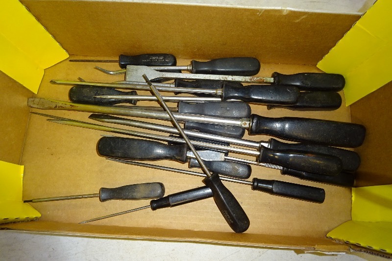 lot 84 image: Snap On Screwdrivers
