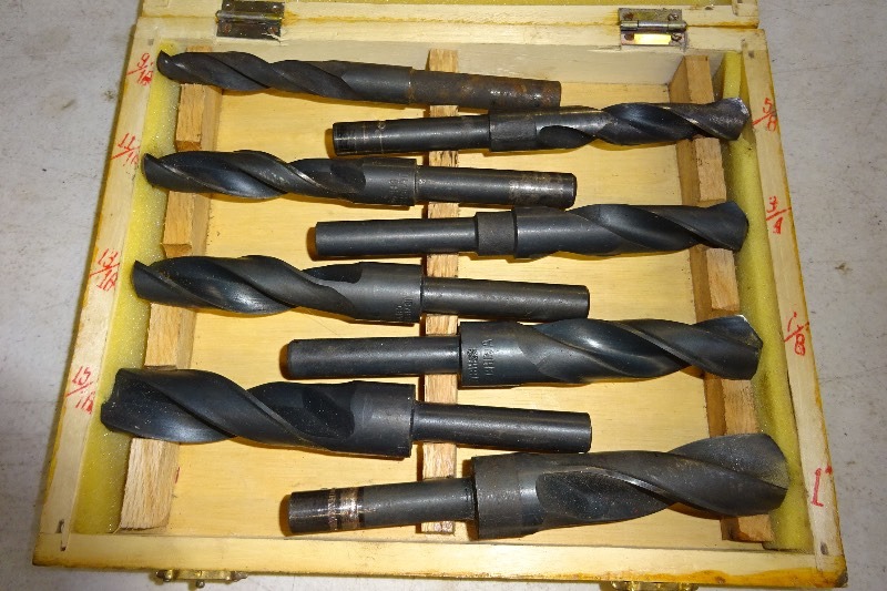 lot 88 image: 12 drive 916 and larger drill bits
