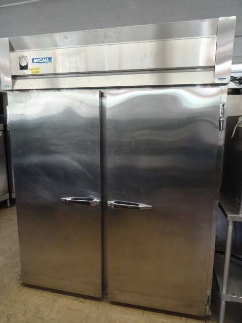 lot 7 image: Commercial Refrigerator