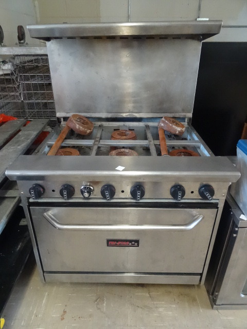lot 10 image: Stove and Oven