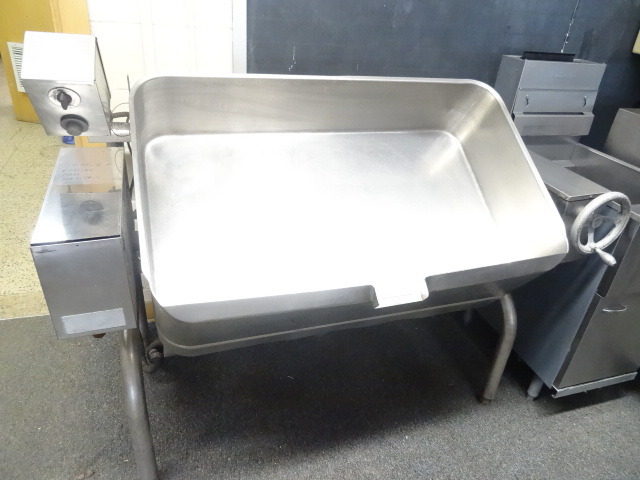 lot 34 image: Griddle Braising Pan