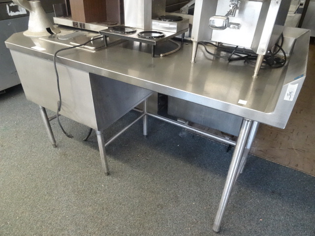lot 52 image: Waitress Station